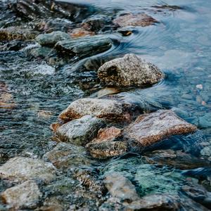 잔잔히 흐르도록