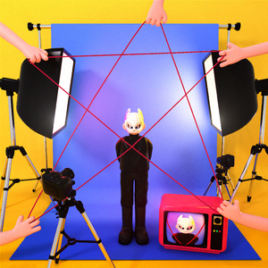 비하인드 씬 (Behind the Scenes)