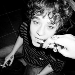 Ashtray (feat. Hipnotice)