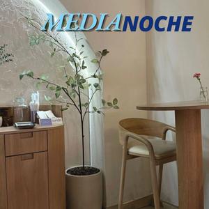 Media Noche