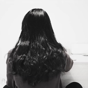 深红色天空的后巷