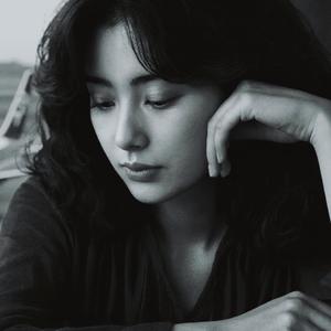 雲の切れ間に（Through the Breaks in the Clouds）