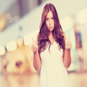 Ela brava e irritante