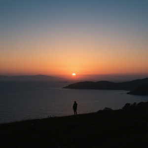 我在黑暗里数难过