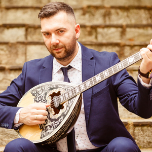 Mesanyxta Ston Peiraia