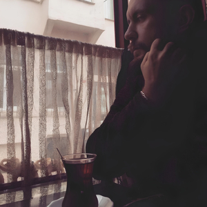 Uyandım
