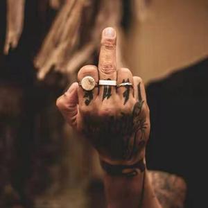 训斥（prod by untypicalcontext）