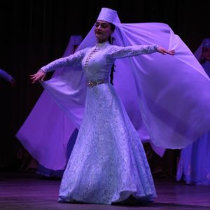 Рæсугъд чызгай