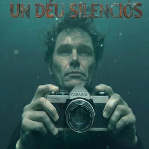 UN DÉU SILENCIÓS