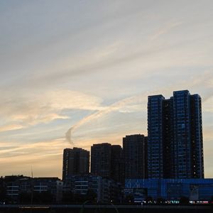 《蝉鸣那年》