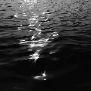 “你你我我隔山也隔海”