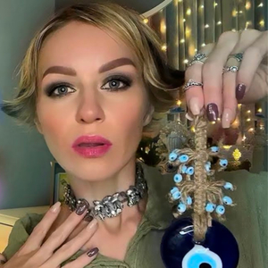 Рассказываю о Вас + Неразборчивый шёпот