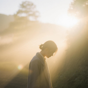 我们的爱越来越虚幻