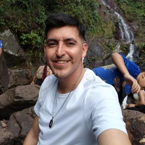 La muchacha de la colina