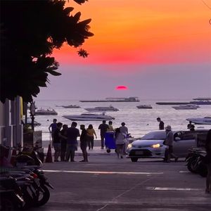 那道光划破黑暗