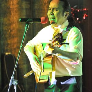 拥抱你我的爱人  哈孜肯