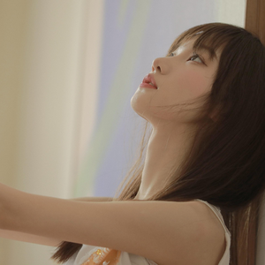 他想知道那是谁为何总沉默寡言