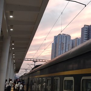 已读未回与窗外雨声