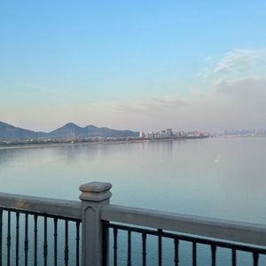 邮戳背面的雨季