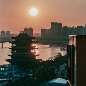 山雨欲来风满楼