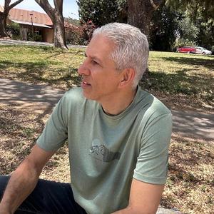 על מה זה יושב ?