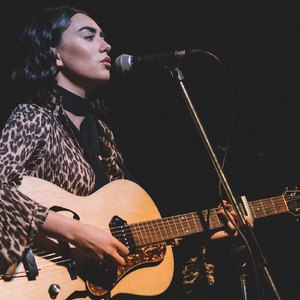 The Alleyway (I Wanna Be Yours)