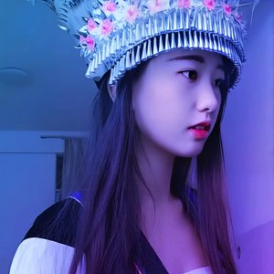 Yuav Txiv Lawm Ua Neeg Tsim Txiaj