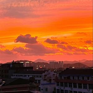 愿你快乐就笑，困了就睡觉