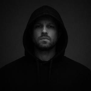 ARAMIZDAKİ TANRILAR