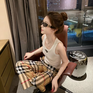 低调