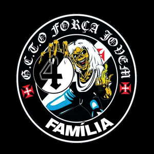 Geral na Praça Fazendo a Reunião