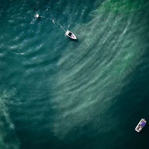 伤心男孩拯救世界