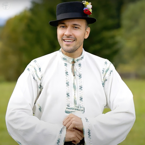 Dragi Nuntasi Poftiti La Mese