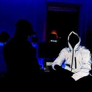 Voor Hun Ogen (feat. EMVEE)