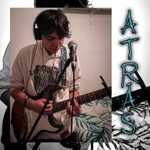 Atrás.