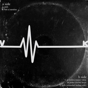 U širokoj majici većoj za jedno dva-tri broja