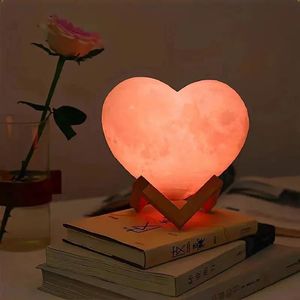 世界荒诞无边 唯有爱拯救世界