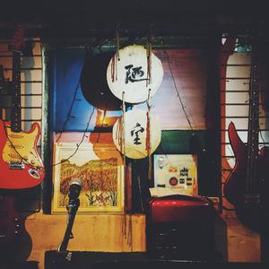 我站在城市的角落观望世界