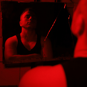 От этих глаз