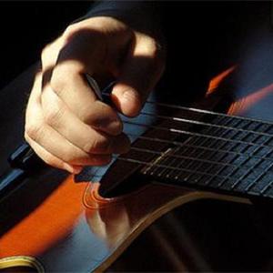 李鑫玲-刺眼逆光（伴奏）（巴赫的菠萝包 remix）（巴赫的菠萝包 remix）