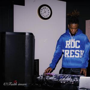 D Small (feat. Ella onna mic & Sissy nobby) (Reloaded)