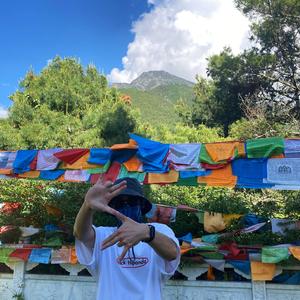 流星划过夜空的一瞬间（prod by BandKidBoomin&YoungMarkin）