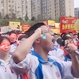 叛逆期（干呕男孩）