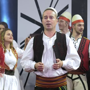 Te Jetojmë Sa Jemi Te Ri