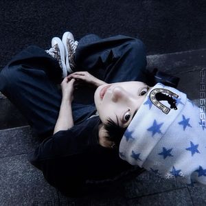 数钱的女孩