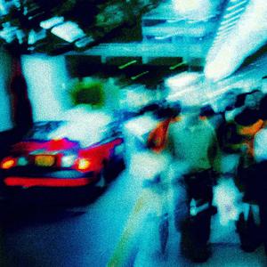 考えにふけっている (lost in thought)