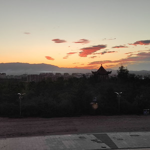 他比悲伤更悲伤