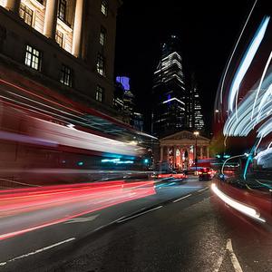 等不到公交车的公交站