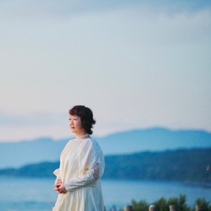 ジャカランダの咲く町で