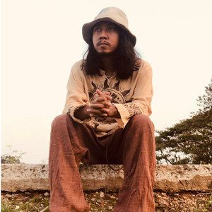 ไปทำงานได้เงินสี่ร้อยกินเบียร์หมดไปเเปดร้อย